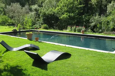 Image de Beau duplex avec grande piscine et son parc dans maison 18ème siècle