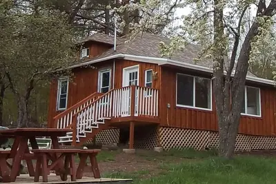 Image de Belle cabine de 2 chambres récemment rénovée. Situé sur une ferme de 15 acres