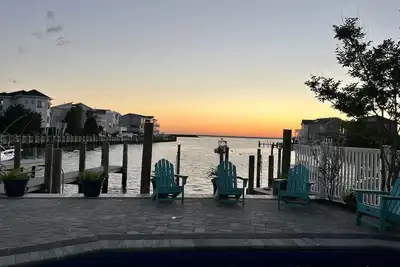 Image de Bayfront avec Dock * 1 bloc de la plage * Apportez vos jouets de l'eau