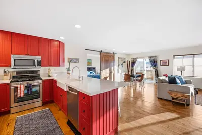 Image de The Barn (privé condo / appartement)