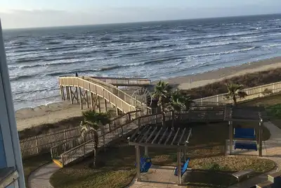 Image de À quelques pas de la plage et à quelques minutes du centre-ville.
