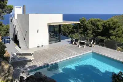 Image de Villa récente, 5 ch\/12 lits, vue mer, calme, piscine privée, 5 mins à pied plage