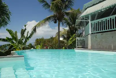 Image de Superbe vue mer, piscine à débordement, charme et confort à deux pas de la plage