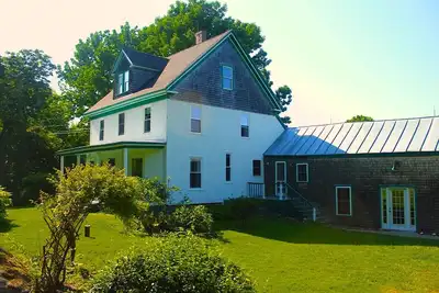Image de Charmante ferme de 1911, 7 acres de terrain boisé adjacent à Camden Hills State Park