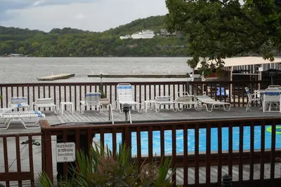 Image de Great Lake Location! Meilleur rapport qualité / prix au lac, deux marches et votre intérieur