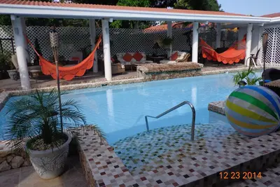 Image de The Perfect Beach Getaway. . . Vacances, entreprise, re-location, médicale