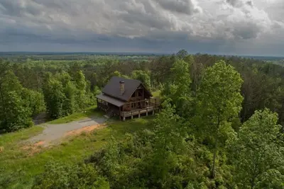Image de La cabine Cypress - Cabane en bois massif avec des vues impressionnantes!