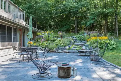 Image de Custom Home In Scenic Wooded Area near small lake, Sleeps up to 16