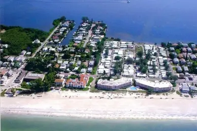 Image de Vue sur l'océan à Anna Maria Island Club, ascenseur, piscine, bain à remous et sauna