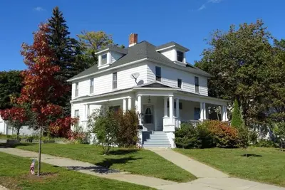 Image de Maison de 4 chambres à Munising! Votre escapade Rocks sur la photo! Feux de joie et emplacement!