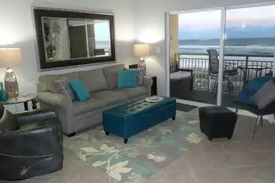 Image de Condo De Luxe, Nouvellement REMODELÉ, Avant Le Golfe. Service de plage.