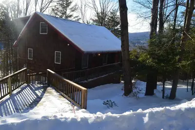 Maison charmante et abordable! 1. 5 miles d'Okemo!