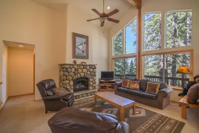 Image de 4br Tahoe Donner Accueil Famille avec bain à remous