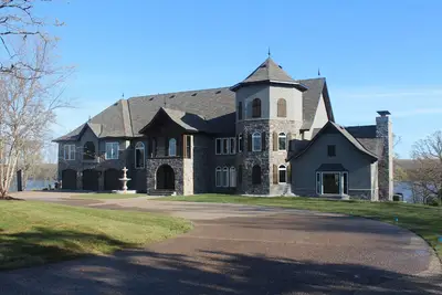 Image de Stone's Mansion (9800 + Sq. Ft. ) À Osage Beach