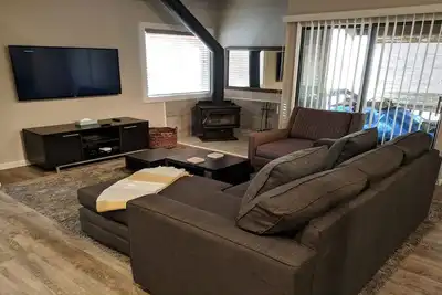 Image de Condo de montagne moderne rénové 1br / Loft / 2ba avec garage