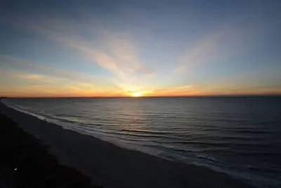 Image de Beach Front Large Condo de luxe bien aménagé 4br / 3bath-