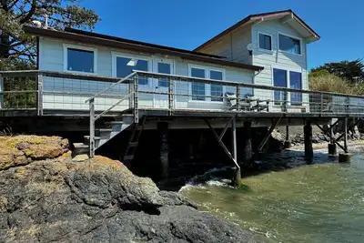 Image de Bleu Bay Beach Cottage - Dormez sur l'eau