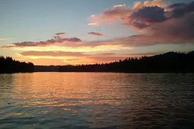 Image de Bass Lake, Spectacular View / Lakeside maison avec Dock, Plage