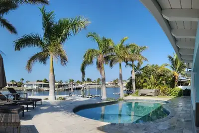 Image de Nouveau Style haut de gamme - Complexe privé - Grand quai, piscine, spa, foyer + Plus