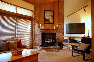 Image de Maison de ville spacieuse 3 Br 3 Ba - Retraite idéale en montagne récemment rénovée!