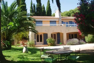Image de Maison de charme climatisée, piscine sécurisée, 800 m port /plages