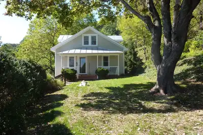 Afton Station Cottage - Cadre historique pittoresque de Blue Ridge magnifiquement rénové