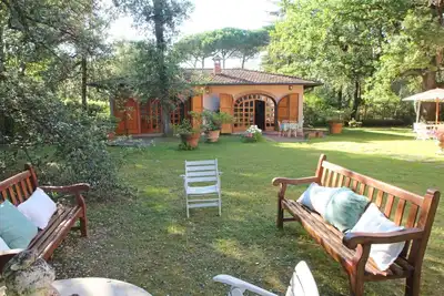 Image de Vacation Home à Marina Dei Ronchi avec 2 chambres à coucher, 5 couchages