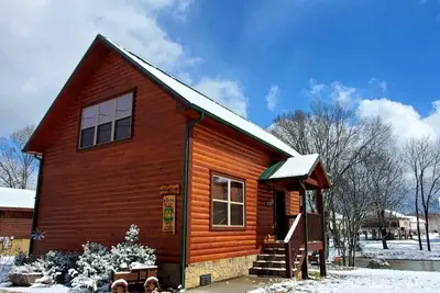 Image de Luxury River Front Cabin-Nouvelle Construction 2019 ***** Puits De Feu ** - Wifi Gratuit 2bd / 2
