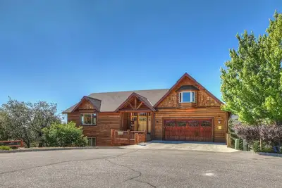 Image de Mountain Canyon Retreat: Vue sur le lac et les montagnes! Sauna sec! Table de billard! Ping pong!
