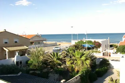 Image de Bungalow mitoyen pour 4-5 personnes Ă 50 m de la plage de sable et proche du centre
