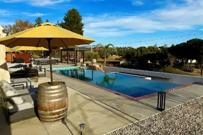 Image de Cuatro Vientos Vineyard Hacienda à Los Olivos