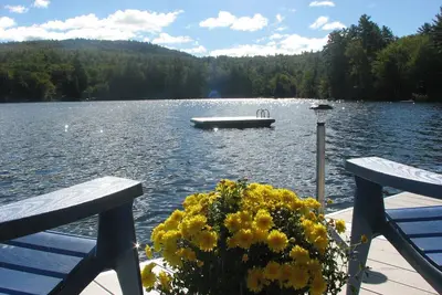 Image de Bord de l'eau privé Cottage sur Pristine Pond dans Lacs du Maine