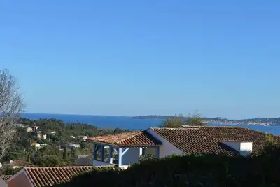 Image de 3 pièces avec terrasse, clim et parking à Grimaud