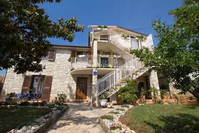 Image de Mara maison avec des appartements / Mara1 Appartement
