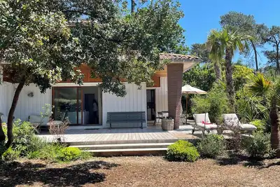 Image de Maison avec jardin de + de 700 m² en plein soleil avec plage et marché à pied
