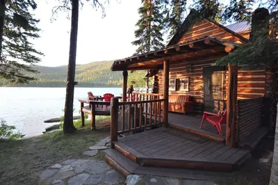 Image de 4 couchages dans la cabine principale, jusqu'Ă 9 personnes avec dortoir inclus