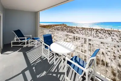 Image de Vue directe sur la plage depuis le 2ème étage, récemment amélioré, service de plage - Ib2012
