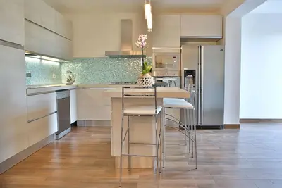 Image de Magnifique et spacieuse maison neuve. Un vrai bijou!