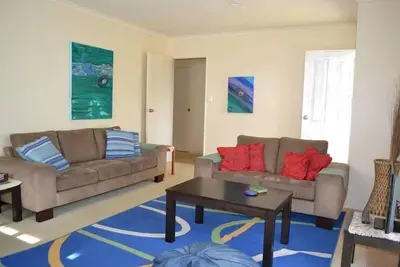 Image de Maison moderne de trois chambres située �� Tryphena