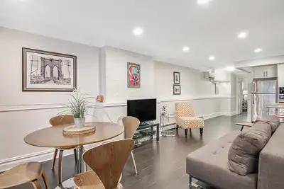 Image de Appartement de luxe, près du métro, parfait pour travailler ou jouer!