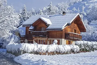 Image de Magnifique chalet avec jacuzzi et vue sur la montage à Serre Chevalier