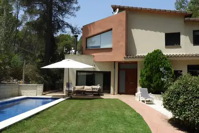 Image de Villa près de Sitges seulement pour Familles avec enfants (Piscine privée)