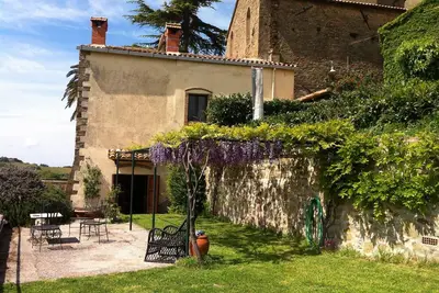 Image de Maison historique avec jardin, baignoire extérieure et vue spectaculaire