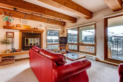 Image de Condo confortable avec balcon privé | 100 mètres des remontées!