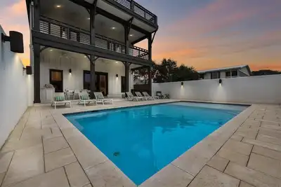 Image de Ultimate Beach House à côté de la plage d'Alys et de Rosemary + Piscine PRIVÉE + VÉLOS Gratuits