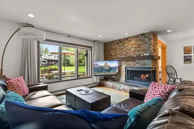 Image de Vues sur le lac Whitefish projetées dans le porche du soleil