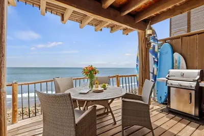 Image de Hobbit House sur Miramar Beach - une expérience unique en bord de mer!