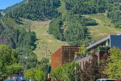 Image de Condo Studio au coeur d'Aspen. Peut accueillir jusqu'Ă 4 personnes.