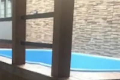Image de Son \/ 17 Personnes \/ 5 Chambres \/ 4 Vacants \/ Air \/ Piscine \/ Salle De Bains \/ 2 Cuisine \/ 2 Chambres