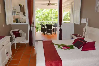 Image de Studio Cannelle - n°733 - Anse des Rochers - Les pieds dans l'eau! Guadeloupe